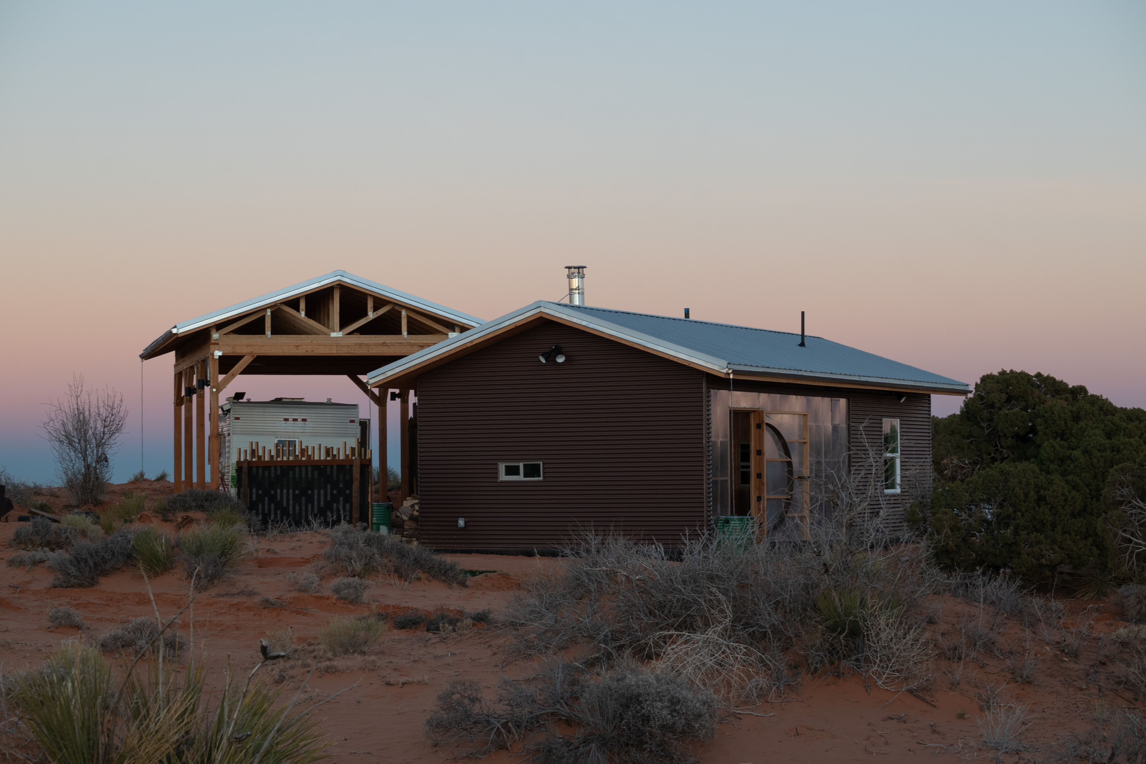 Completion of “Kinform – K’é éí hólǫ́” house - Photo 11