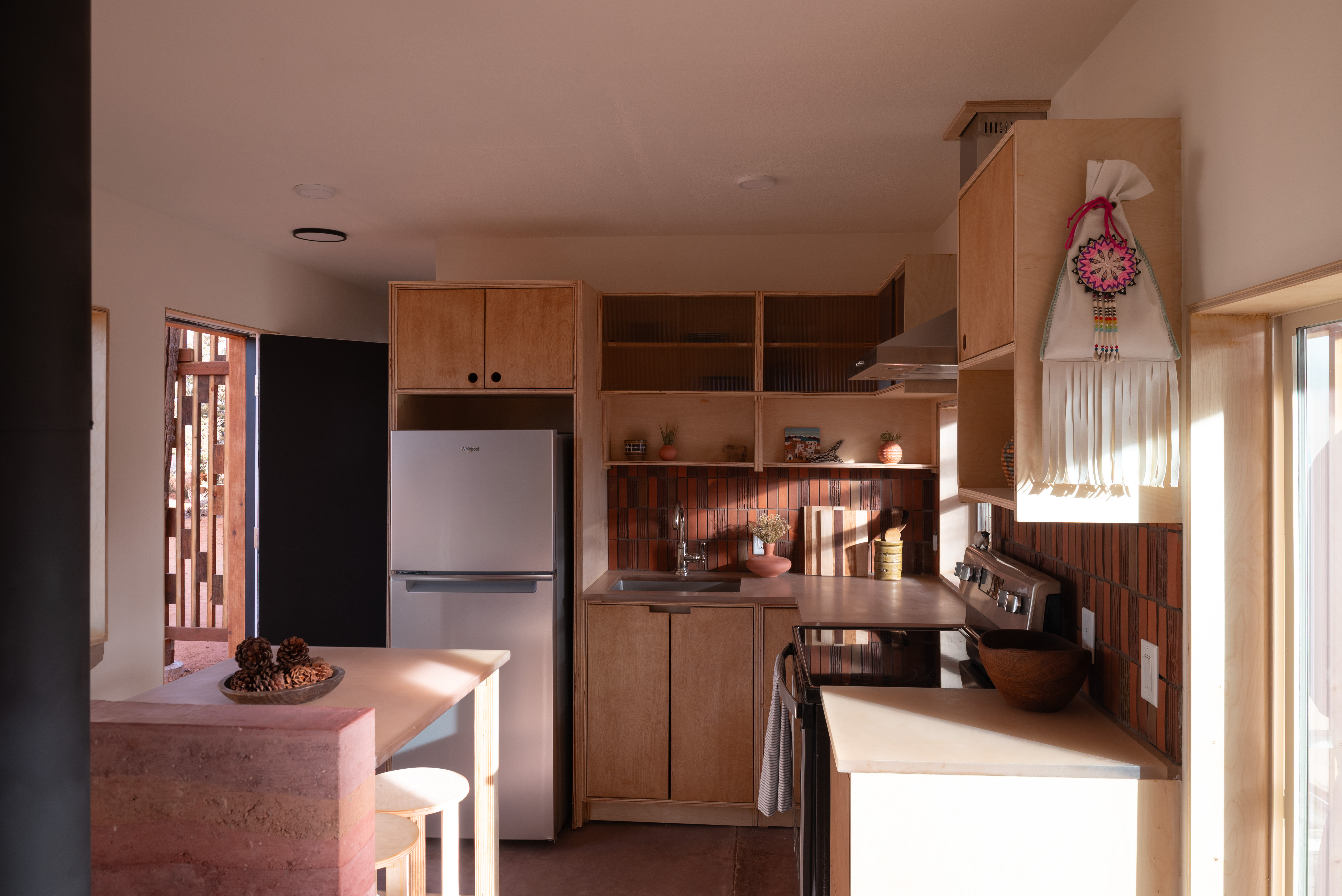 Completion of “Kinform – K’é éí hólǫ́” house - Photo 4